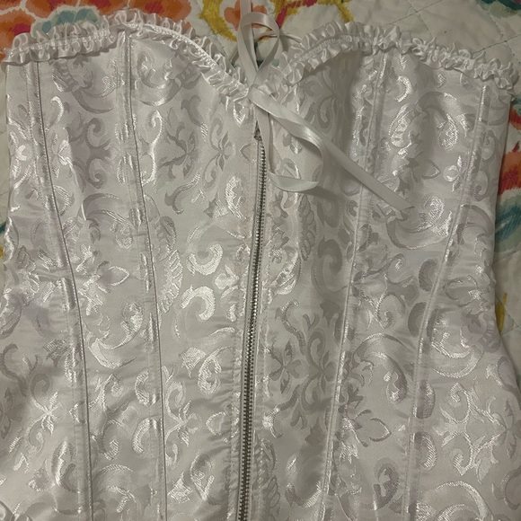 Spirit White Floral Corset - Picture 2 of 8